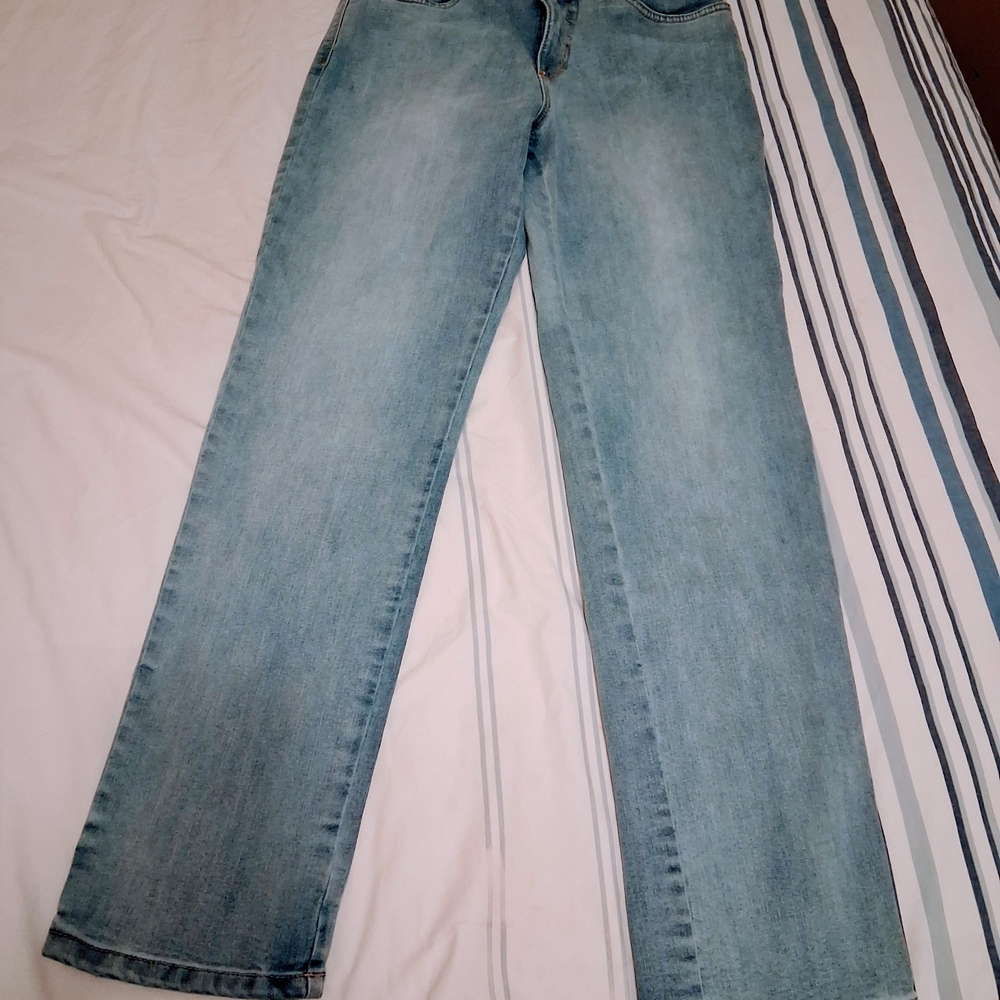 Gloria Vanderbilt Light Blue Straight Leg Jeans